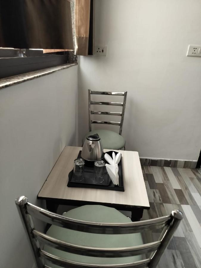 Couette-café Clink Airport 3*
