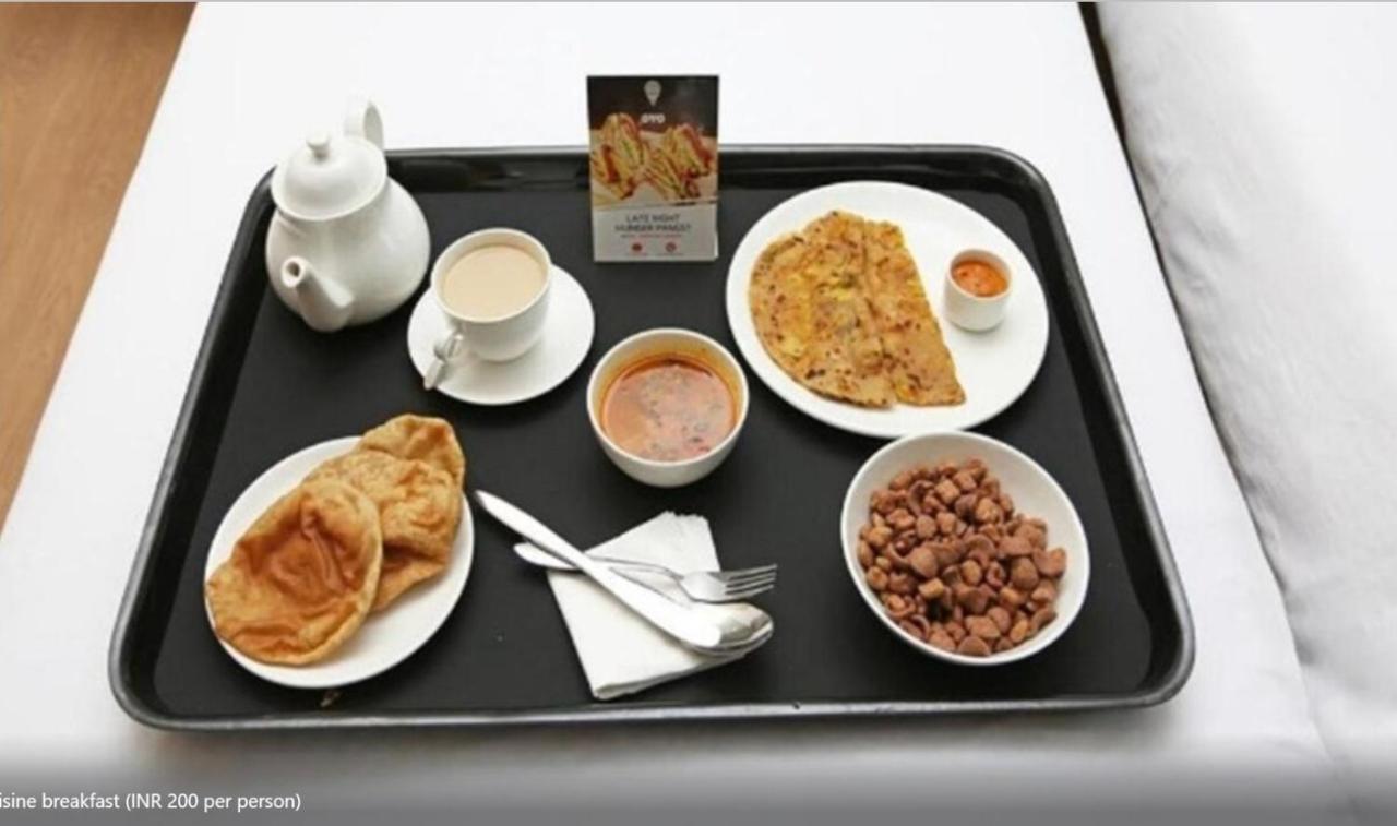 Clink Airport Bed & Breakfast New Delhi