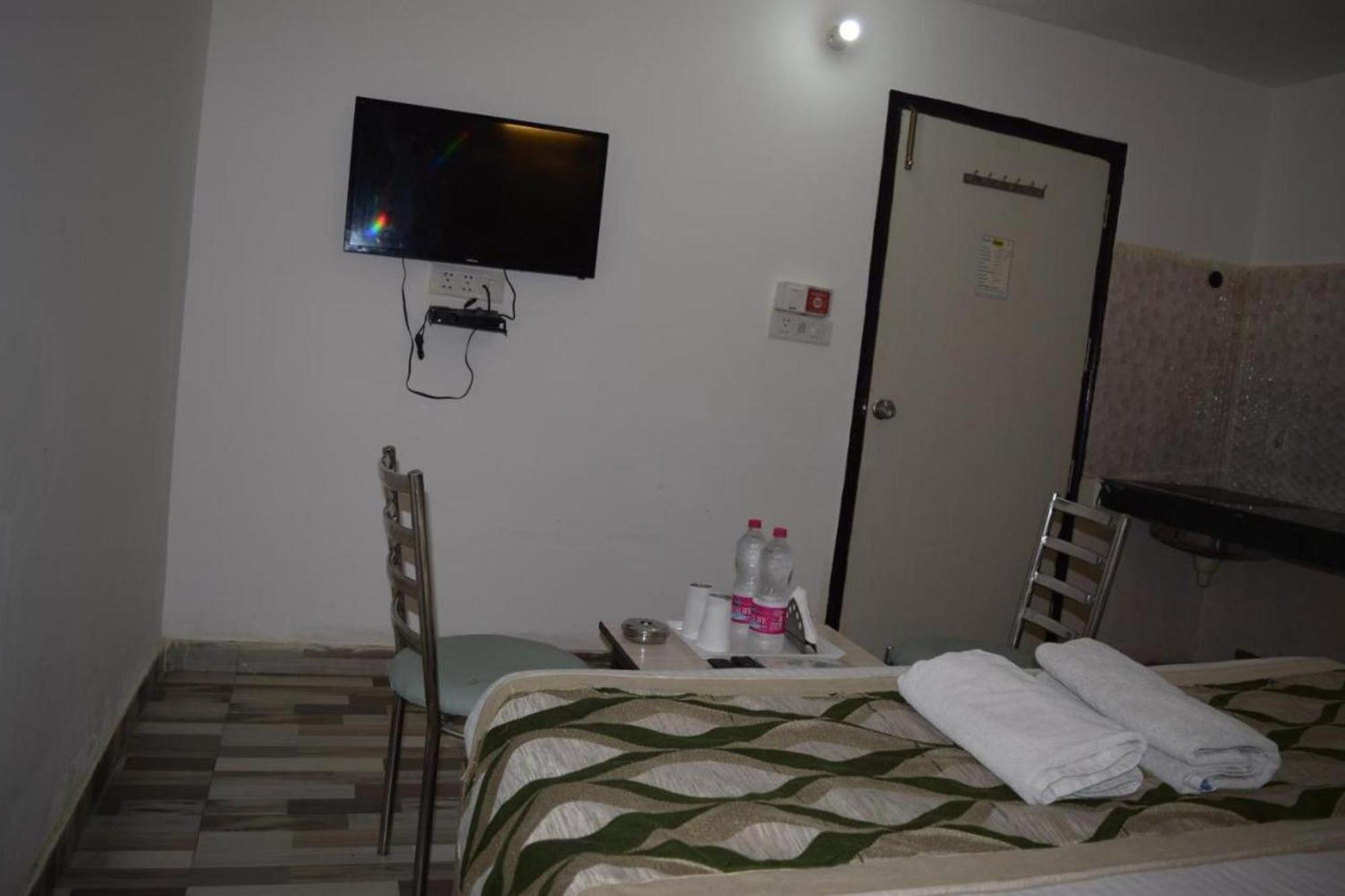 Clink Airport Bed & Breakfast New Delhi
