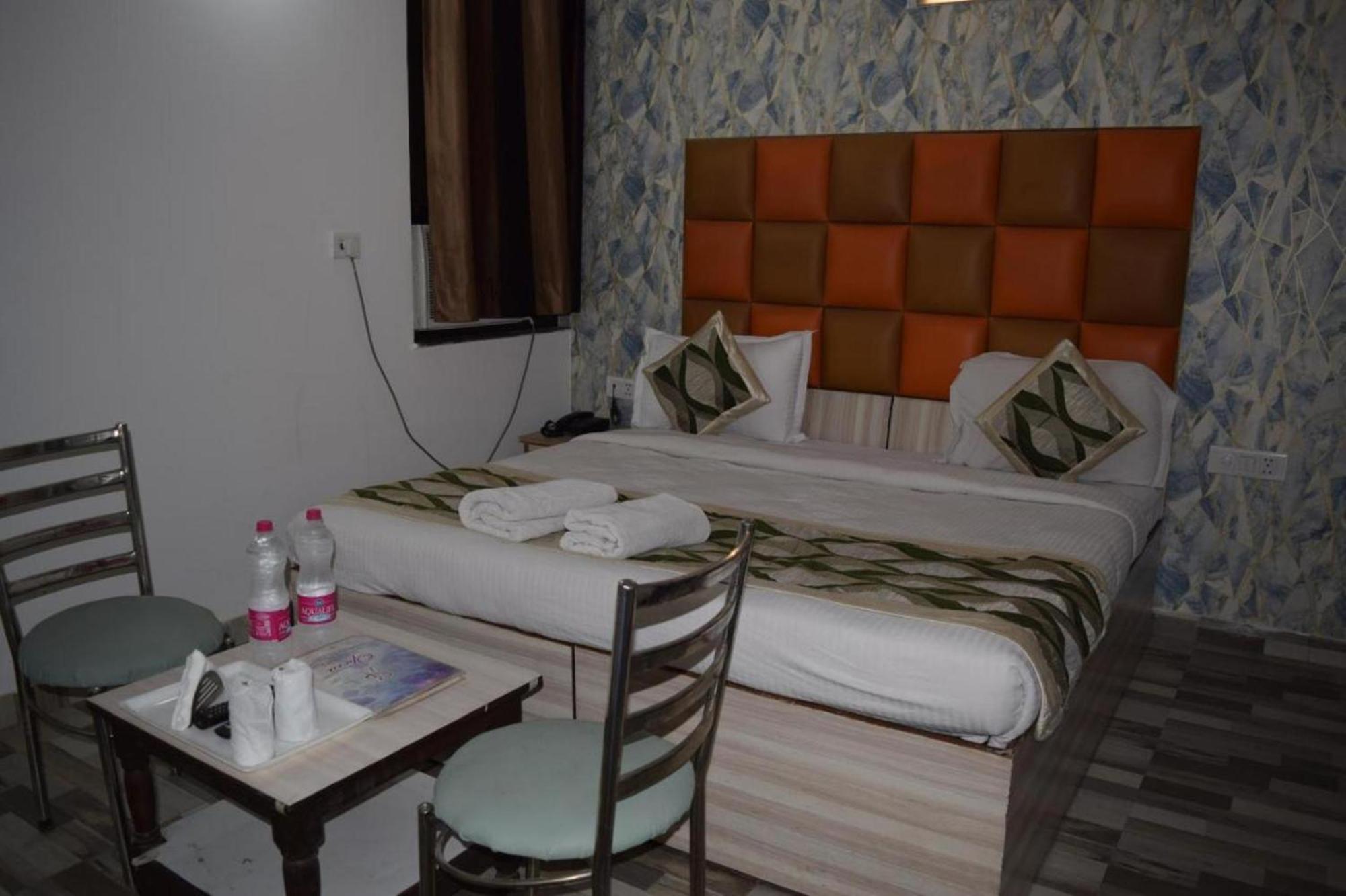 Bed & Breakfast Clink Airport 3*