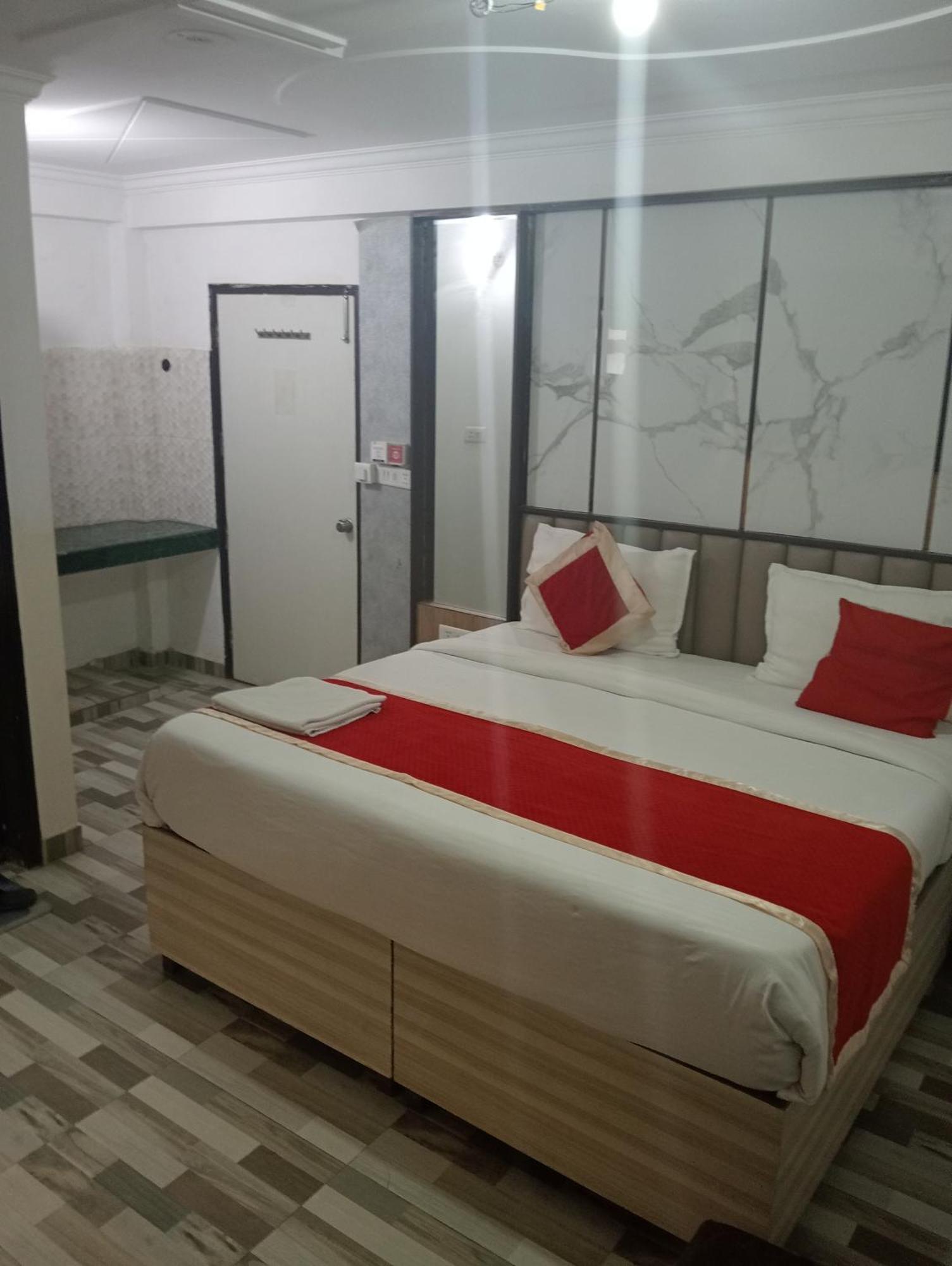 Clink Airport Bed & Breakfast New Delhi