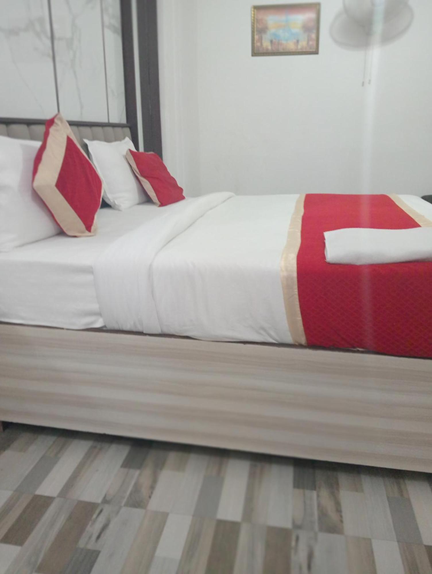 Bed & Breakfast Clink Airport 3*
