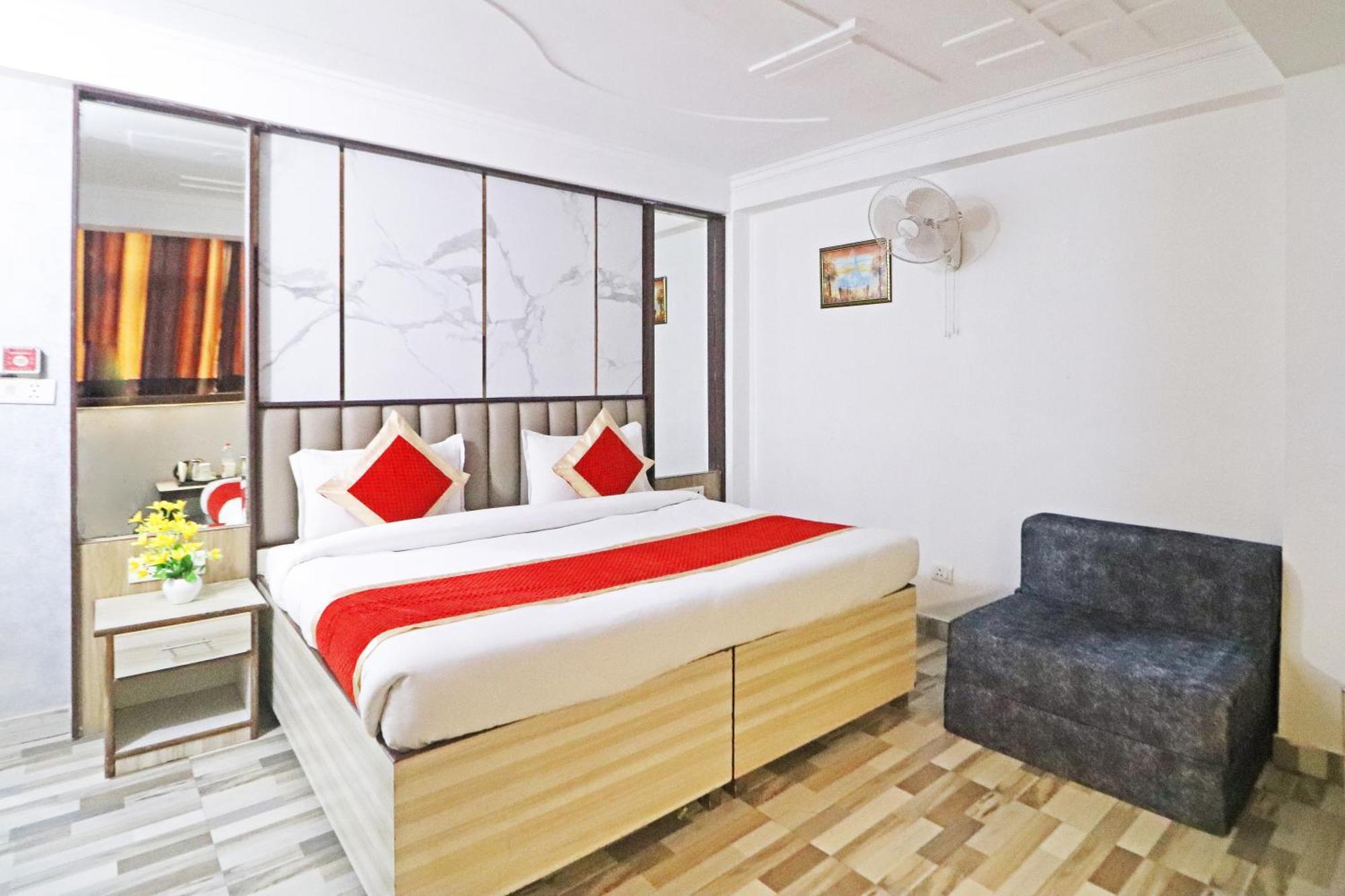 Clink Airport Bed & Breakfast New Delhi